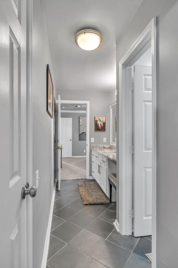 Nash Star Private Condo - 2Bed, 2Bath, Sleep 6, 25 Min Walk To Broadway And All Nashville Attractions, Pool, Gym Zewnętrze zdjęcie