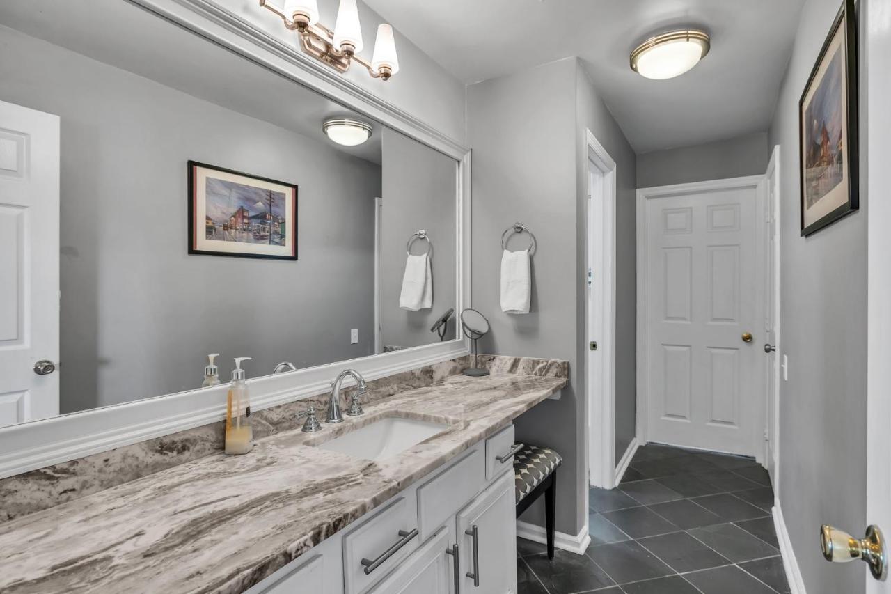 Nash Star Private Condo - 2Bed, 2Bath, Sleep 6, 25 Min Walk To Broadway And All Nashville Attractions, Pool, Gym Zewnętrze zdjęcie