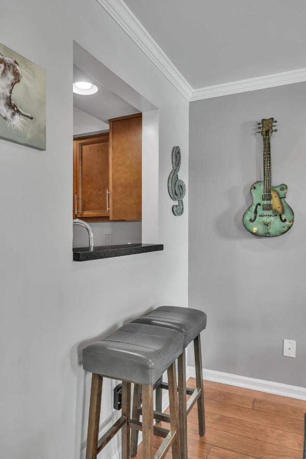 Nash Star Private Condo - 2Bed, 2Bath, Sleep 6, 25 Min Walk To Broadway And All Nashville Attractions, Pool, Gym Zewnętrze zdjęcie